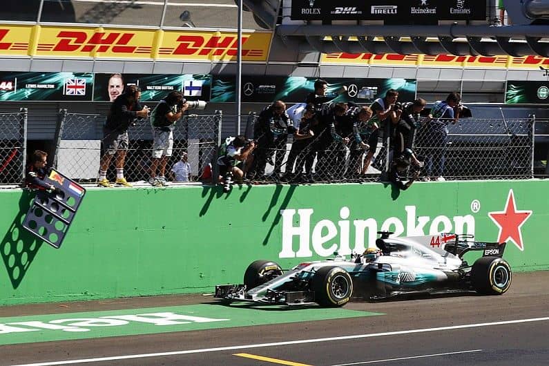 Hamilton ganha Grande Prêmio da Itália com a Mercedes